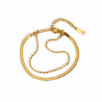 Gouden dubbele Lotte armband op witte achtergrond